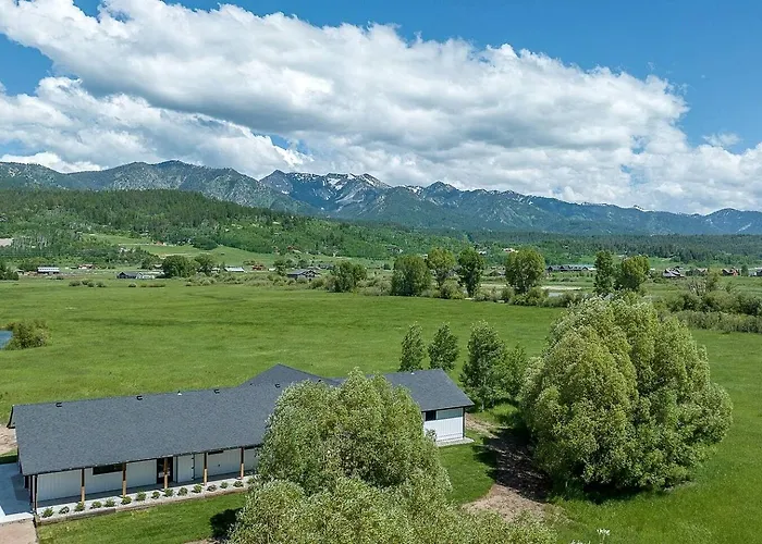 Scenic Riverside With Private Trail Access And Fly Fishing Near Alpine, Wyoming * Alpine