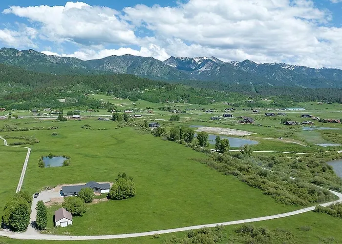 Scenic Riverside With Private Trail Access And Fly Fishing Near Alpine, Wyoming Holiday home Alpine